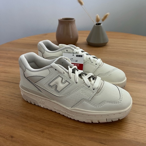 *Sold local* NEW BALANCE | 550’s in turtledove - Picture 2 of 4